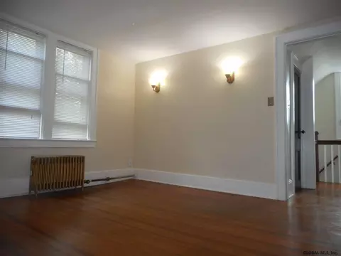 23 Spruce St, Schenectady, NY 12304 photo 14