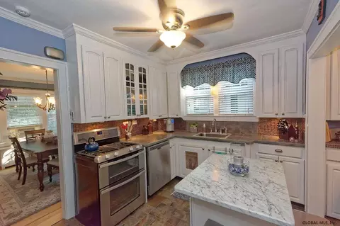 1194 Phoenix Ave, Schenectady, NY 12308 photo 9