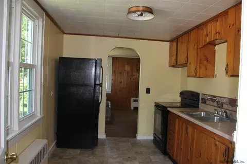 196 Macarthur Ave, Cobleskill, NY 12043 photo 4