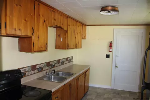 196 Macarthur Ave, Cobleskill, NY 12043 photo 6
