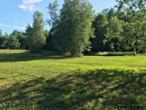 8 Quentin Ct, Corinth, NY 12822 photo 2