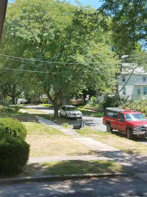 119 Elder St, Schenectady, NY 12304 photo 2