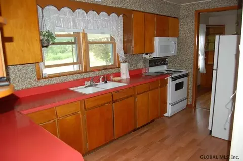 73 Turnpike Rd, Eagle Bridge, NY 12057 photo 7