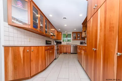 10 Lyons Ave, Delmar, NY 12054 photo 11