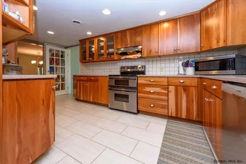 10 Lyons Ave, Delmar, NY 12054 photo 13