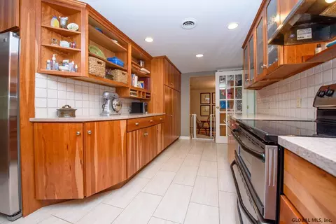 10 Lyons Ave, Delmar, NY 12054 photo 12