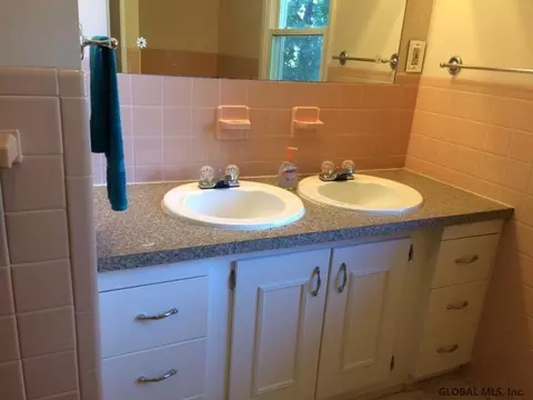 79 Ash Tree Ln, Schenectady, NY 12309 photo 14