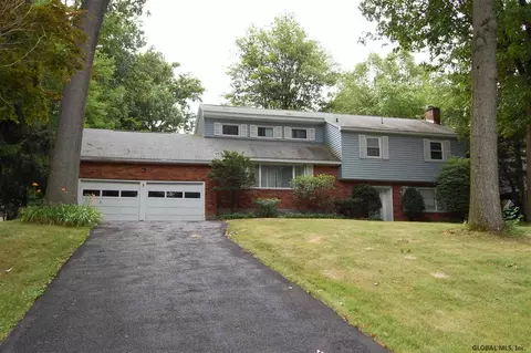 79 Ash Tree Ln, Schenectady, NY 12309 photo 1