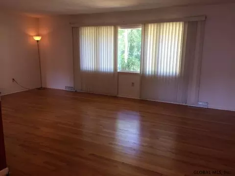 79 Ash Tree Ln, Schenectady, NY 12309 photo 5