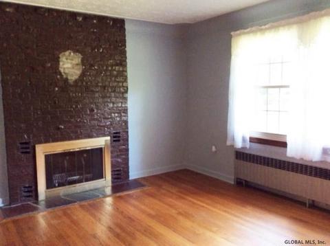 27 Bluff Rd, Schenectady, NY 12306 photo 2