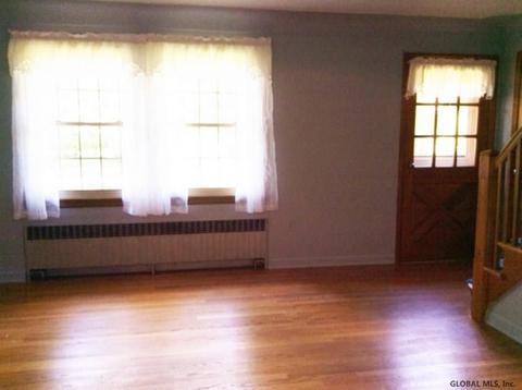 27 Bluff Rd, Schenectady, NY 12306 photo 4
