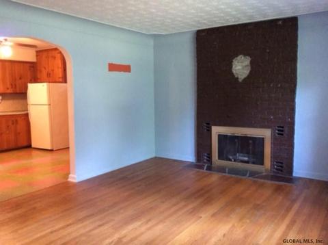 27 Bluff Rd, Schenectady, NY 12306 photo 3