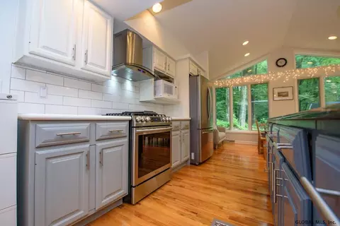 37 Devon Rd, Delmar, NY 12054 photo 4