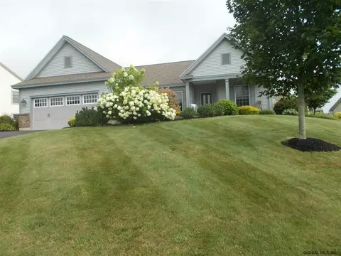 28 Sheldon Dr, Mechanicville, NY 12118 photo 1