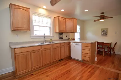 301 Patrick Ct, Schenectady, NY 12304 photo 5