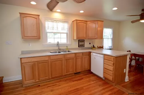 301 Patrick Ct, Schenectady, NY 12304 photo 15