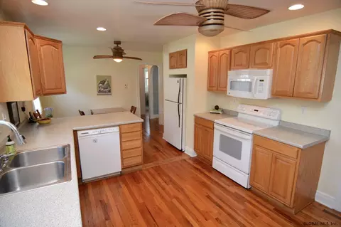 301 Patrick Ct, Schenectady, NY 12304 photo 13