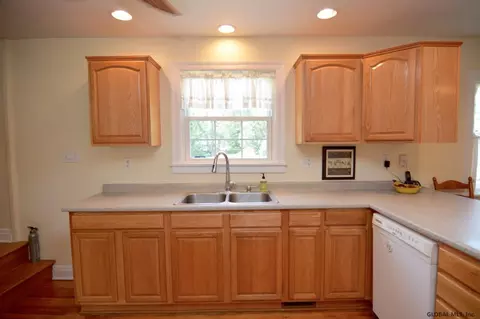 301 Patrick Ct, Schenectady, NY 12304 photo 16