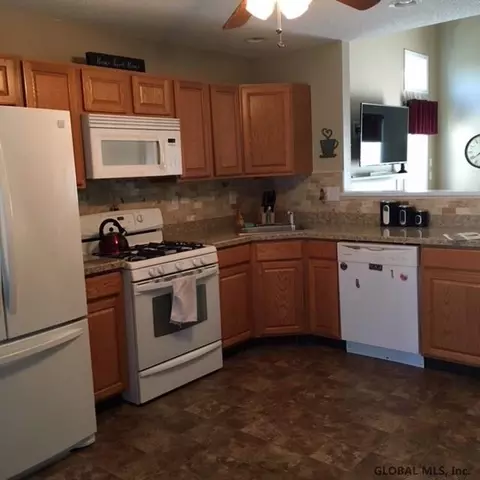23 Pointe West Dr # a, Clifton Park, NY 12065 photo 3