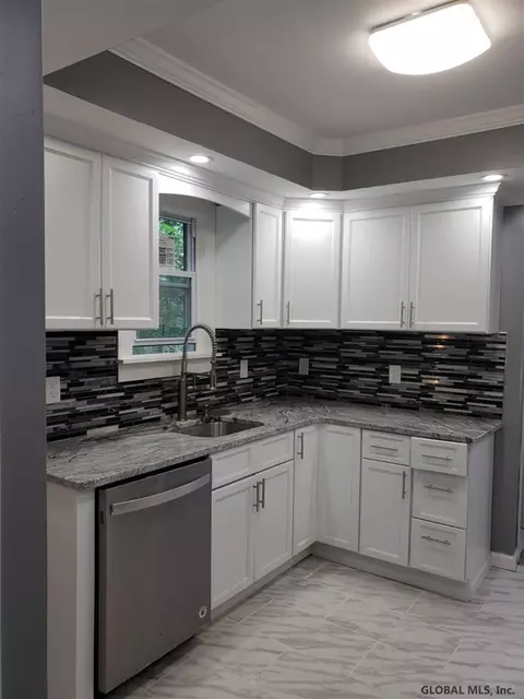 24 Wilson Ave, Schenectady, NY 12304 photo 5