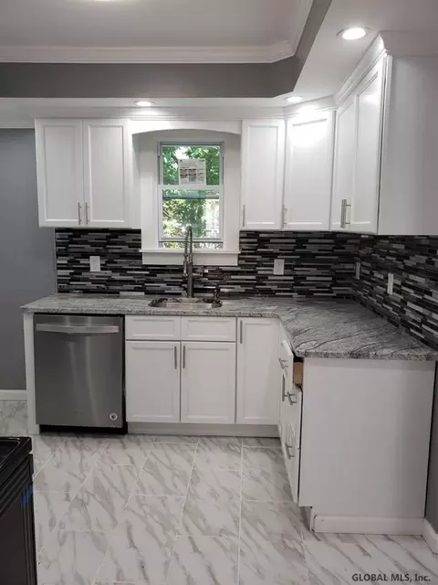 24 Wilson Ave, Schenectady, NY 12304 photo 22