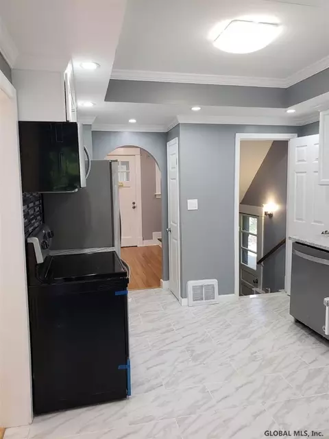 24 Wilson Ave, Schenectady, NY 12304 photo 6