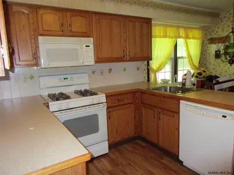 1907 Evva Dr, Schenectady, NY 12303 photo 11