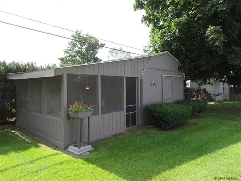 1085 Roberta Rd, Schenectady, NY 12303 photo 3