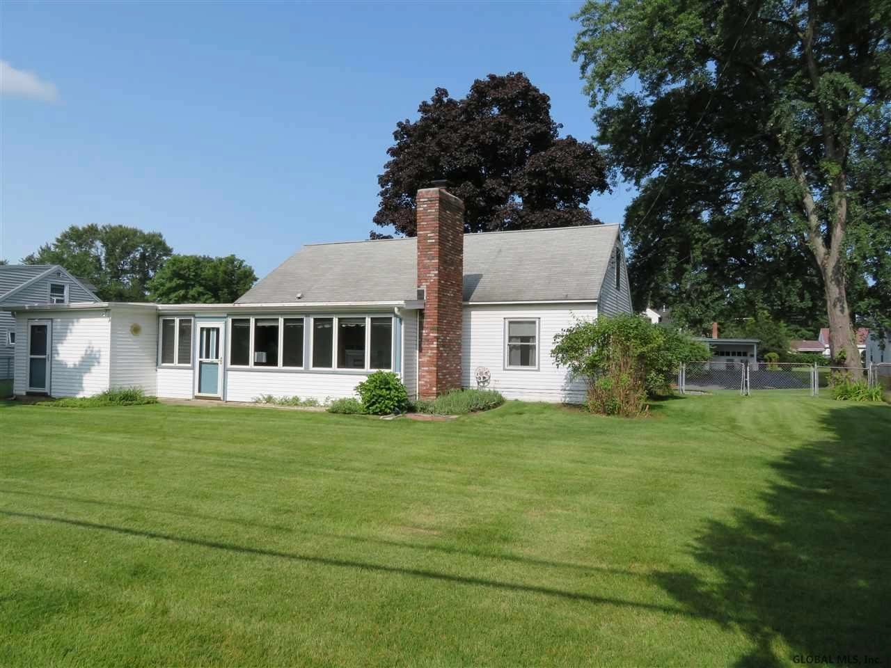 1085 Roberta Rd, Schenectady, NY 12303 photo 2