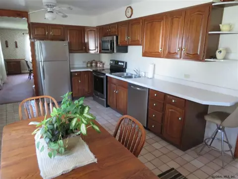 1085 Roberta Rd, Schenectady, NY 12303 photo 9