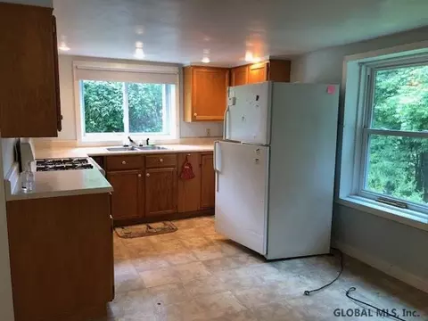 116 Old Post Rd, Malta, NY 12020 photo 4