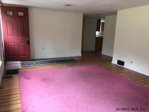 116 Old Post Rd, Malta, NY 12020 photo 3