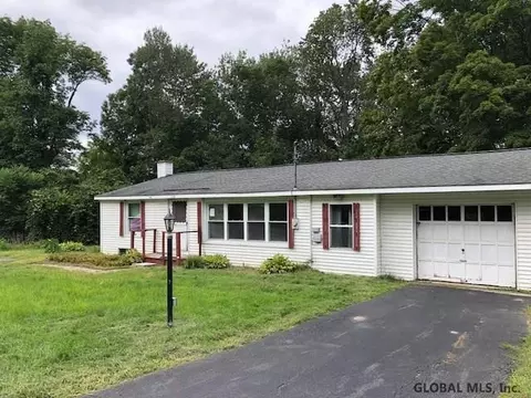 116 Old Post Rd, Malta, NY 12020 photo 2