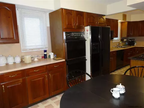 140 Clement Ave, Schenectady, NY 12304 photo 6