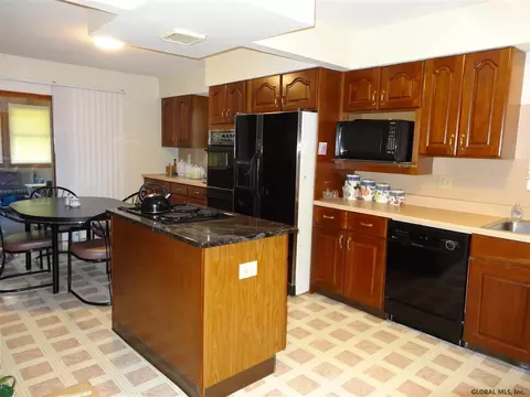 140 Clement Ave, Schenectady, NY 12304 photo 7