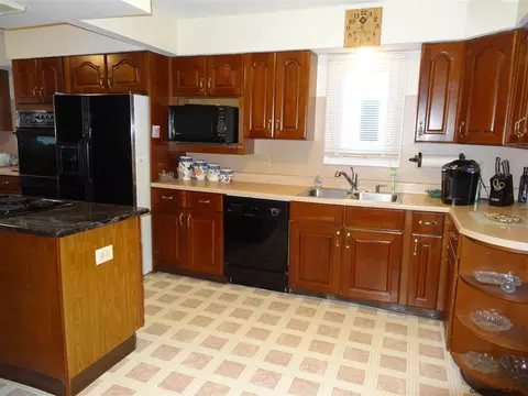 140 Clement Ave, Schenectady, NY 12304 photo 5