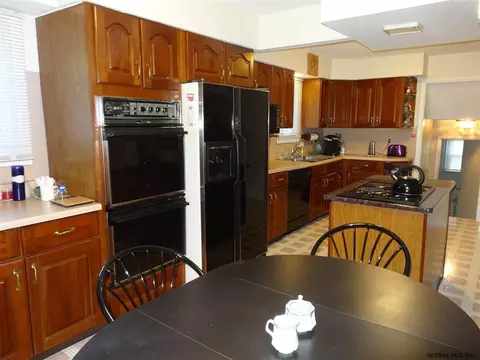 140 Clement Ave, Schenectady, NY 12304 photo 4