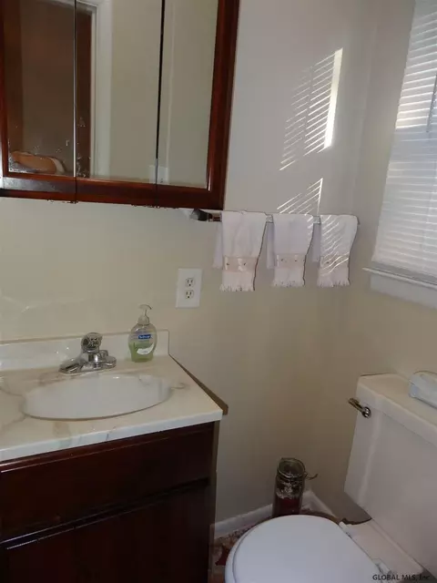 140 Clement Ave, Schenectady, NY 12304 photo 12