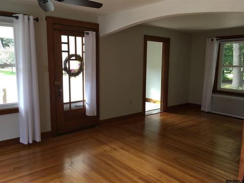 18 Gleason Rd, Schenectady, NY 12302 photo 5