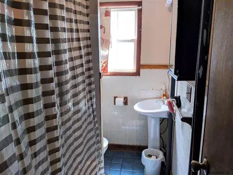 258 Cherry St, Schenectady, NY 12306 photo 7