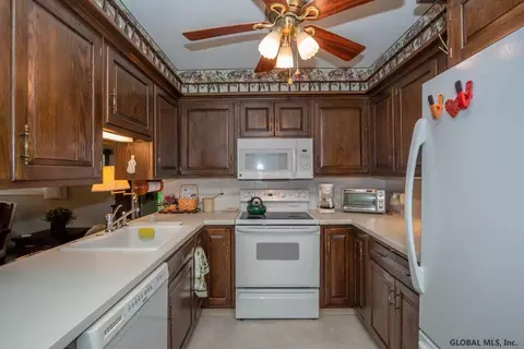 771 Peter Rd, Schenectady, NY 12303 photo 9
