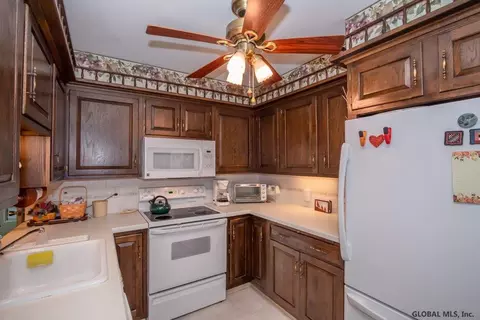 771 Peter Rd, Schenectady, NY 12303 photo 10