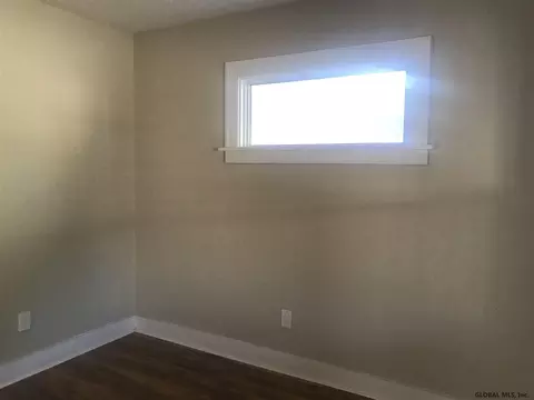 42 Jackson Ave, Schenectady, NY 12304 photo 11