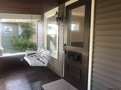 42 Jackson Ave, Schenectady, NY 12304 photo 3