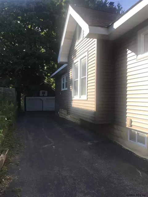 42 Jackson Ave, Schenectady, NY 12304 photo 4