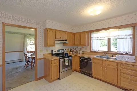12 Gleneagles Blvd, Ballston Lake, NY 12019 photo 5