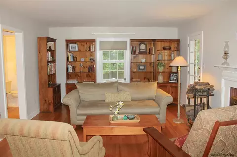 8 Westover Rd, Slingerlands, NY 12159 photo 9