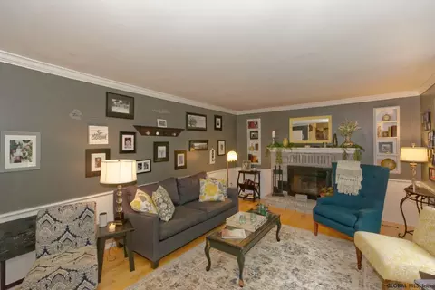 2024 Oak Tree Ln, Schenectady, NY 12303 photo 2