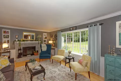 2024 Oak Tree Ln, Schenectady, NY 12303 photo 3