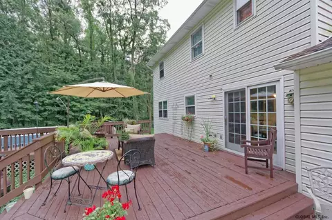 2024 Oak Tree Ln, Schenectady, NY 12303 photo 9
